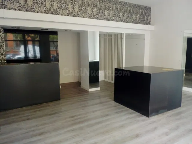 Venta de estupendo local en el Ensanche con inquilino. - foto 2