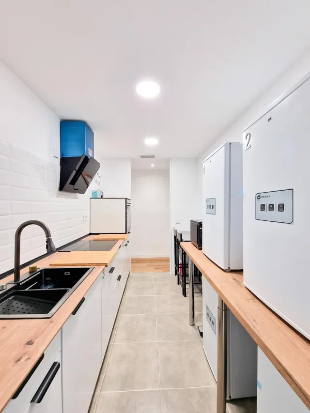 PISO REFORMADO Y EQUIPADO CON ASCENSOR, 5 DORM Y 3 ASEOS, ZO - foto 3