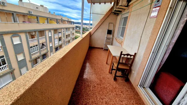 Ático con Piscina y Vistas Espectaculares en Torrevieja — 4