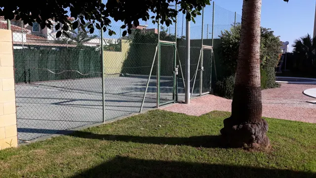 Ático en Venta con Amplia Terraza y Vistas al Mar en Las Sal - foto 4