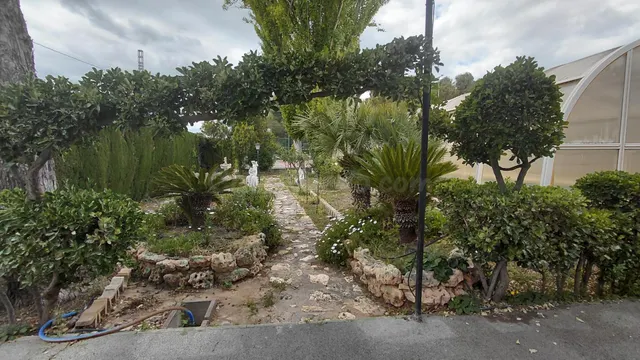 Exclusivo chalet en venta en Villena con piscina cubierta y  - foto 3