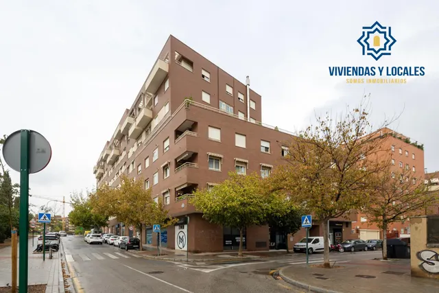 Piso de dos dormitorios en Sanders, en urbanización privada con piscina, pistas de padel, plaza de garaje y trastero — 25