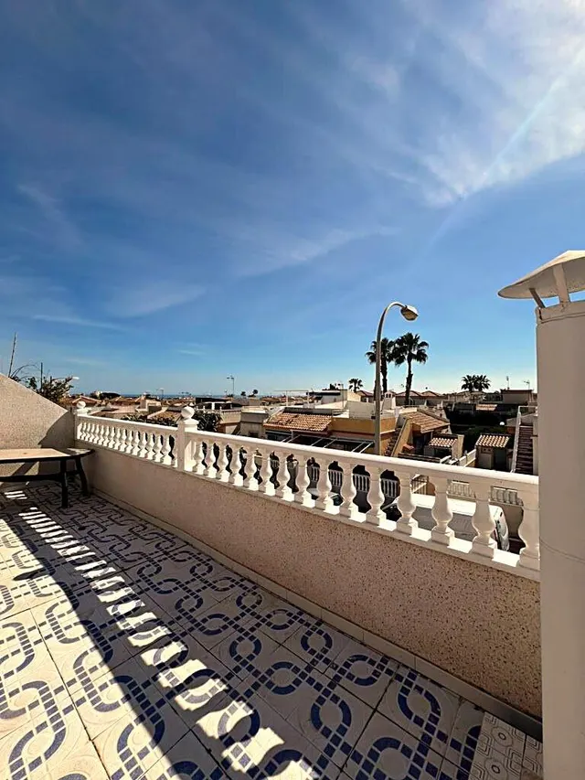 Bungalow con piscina comunitaria, Alicante, Orihuela Costa. 3 habitaciones, 105 m2, 3 kilómetros del mar — 40