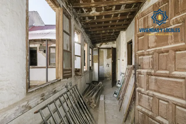 Edificio histórico junto a Plaza Larga, en el corazón del Albaicín (Granada) — 26