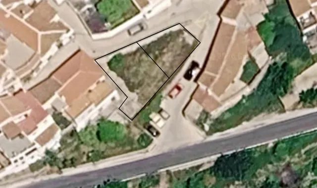 DOS SOLARES INDEPENDIENTES EN EL CASCO ANTIGUO DE GUALCHOS — 7