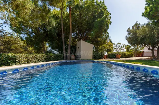 VISTAS QUE ENAMORAN: VILLA EXCLUSIVA CON PISCINA EN MONTE DE - foto 4