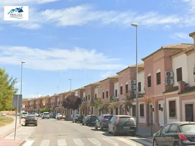 Venta de casa en Utrera - Sevilla — 2