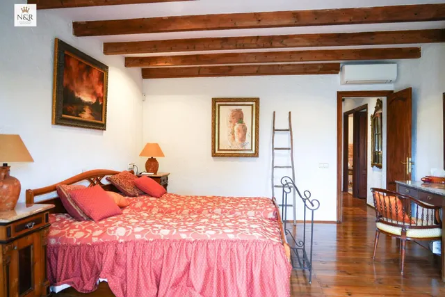 Finca rústica con espectacular casa con piscina y jardín mediterráneo en Consell, mallorca. — 16