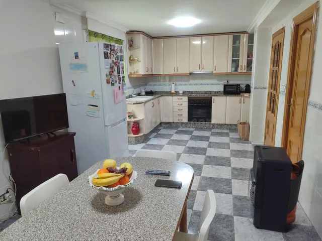 AMPLIA VIVIENDA EN EL CENTRO DE ALMANSA - foto 4