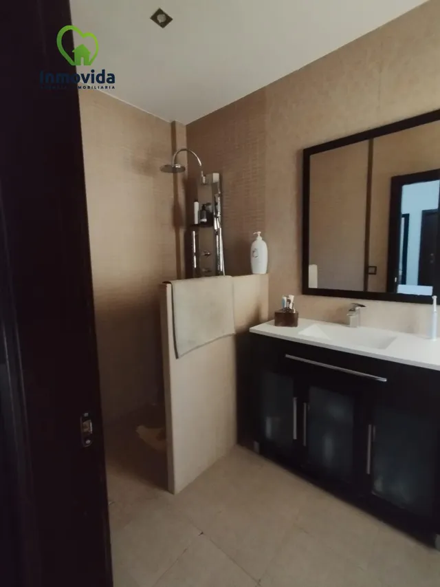 Casa Reformada con Espacios Exteriores en Córdoba - €380,000 — 28