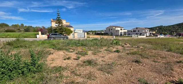 Parcela urbanizable de 420 m2 cerca del pueblo y a 6 km de l - foto 2