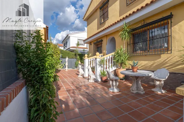 CHALET CON PISCINA Y JARDÍN A SOLO 10 MINUTOS DE GRANADA — 18