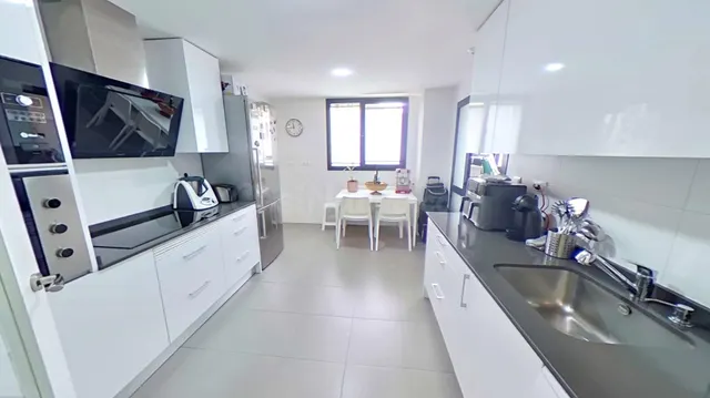 ¡DISPONIBLE!! vivieda de 5 habitaciones y tres baños en Resi - foto 4
