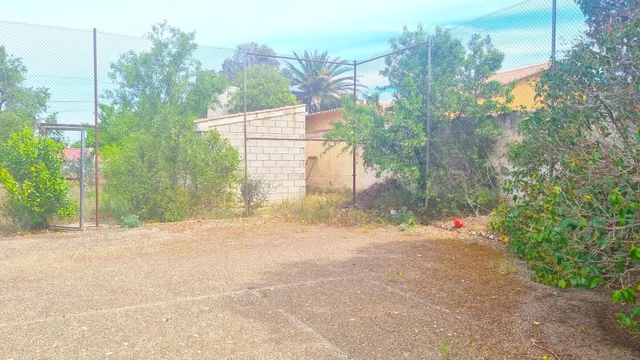 SAN MATEO DE GALLEGO,  PARCELA URBANA VALLADA de  1.860 m2. — 9