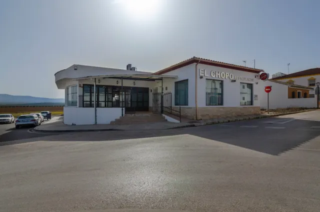 GRAN RESTAURANTE CON ESPACIOSA TERRAZA — 2