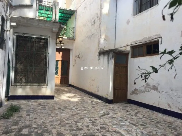 CASA SEÑORIAL CÉNTRICA CON PATIO, JARDÍN, PISCINA, BUHARDILLA.... — 2