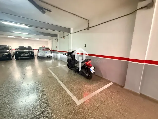 Plaza de garaje para moto en carolinas bajas, calle san carlos — 4