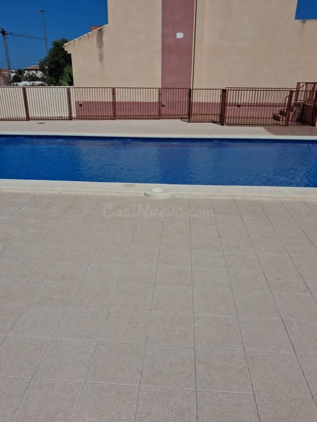 Chalet adosado en Los Alcázares con garaje, jardín, terraza  - foto 2