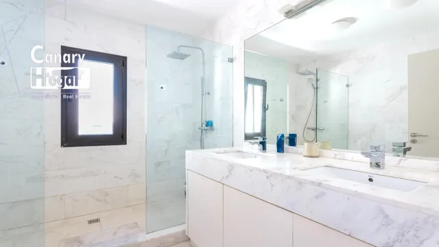 Villa moderna en venta en el Madroñal de Fañabe,  Adeje . — 24