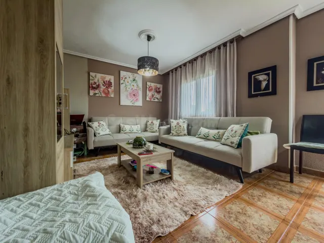 CHALET PAREADO EN ESQUINA CON JARDÍN Y GARAJE JUNTO A CABÁRC - foto 3