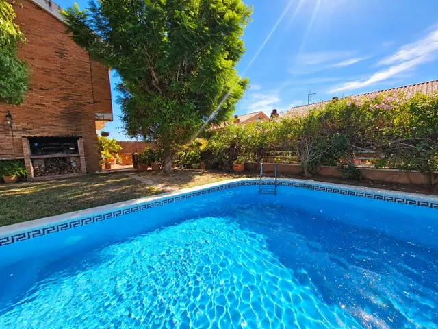 Casa con jardín y piscina en Premià de Dalt — 24