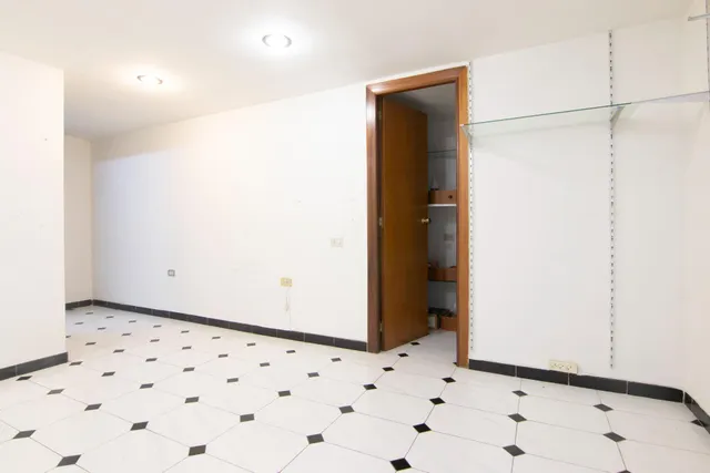 LOCAL COMERCIAL EN VENTA EN CALLE BENIGAFULL — 11