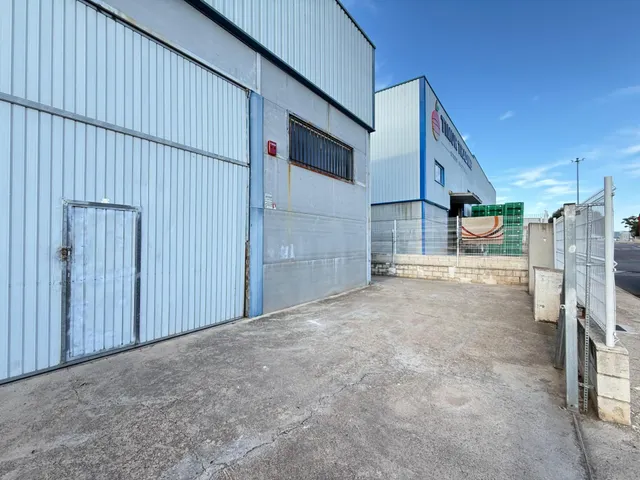 Nave Industrial en Alquiler de 330 m2 + 210 m2 de Patio | 540 m2 de Parcela — 26