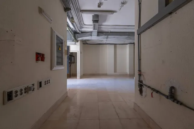 Local comercial de 200 m2 en Rafael Cabrera – Gran visibilidad y salida a dos calles — 19
