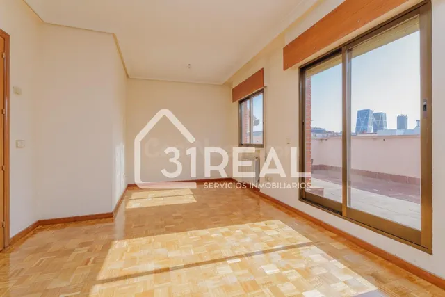 Ático duplex con terraza en Valdeacederas — 2