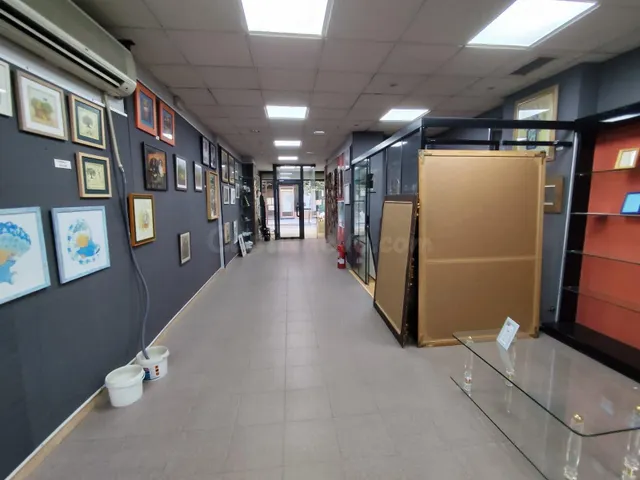 GRAN LOCAL COMERCIAL EN PLENO CENTRO DE CÓRDOBA – 219 m2 - foto 2