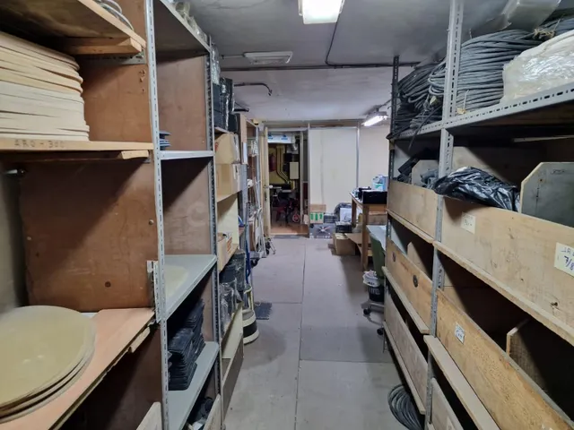 VENTA DE LOCAL COMERCIAL CON LICENCIA ACTIVIDAD INDUSTRIAL V - foto 5