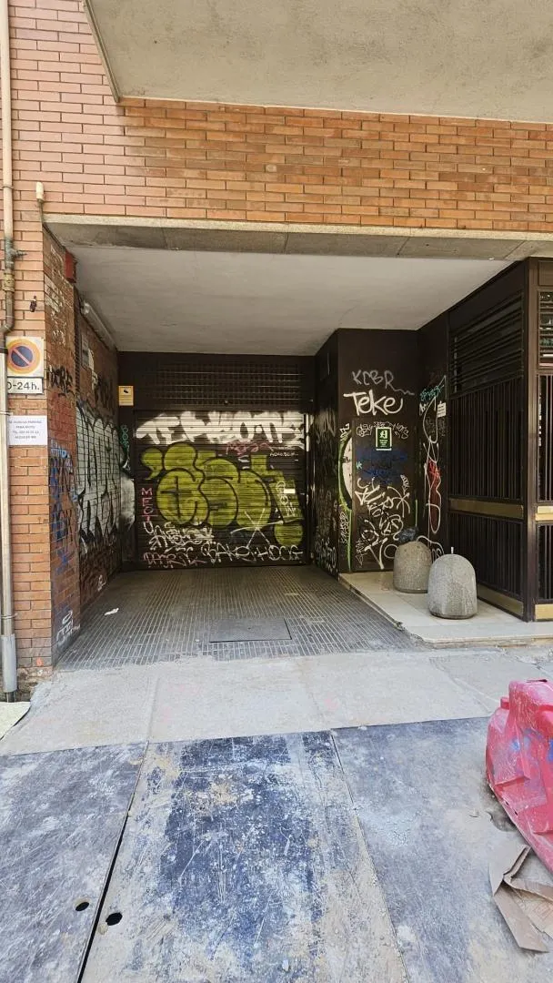 Se vende plaza de aparcamiento en Sants - Montjuïc / el Poble Sec (Barcelona). — 10