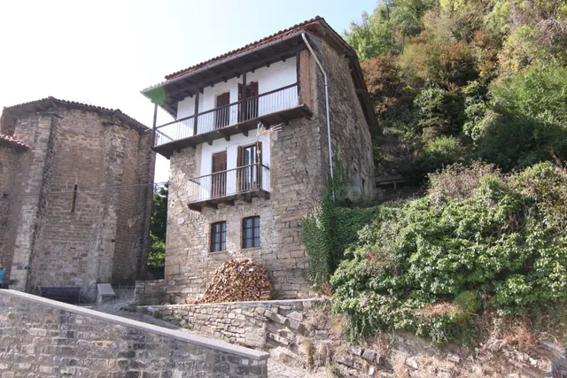 Venta de casona de pueblo en Urzainqui, Navarra - foto 2