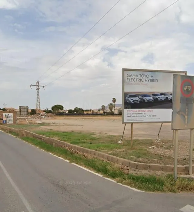 Terreno Urbano en El Ejido Norte: Tu Oportunidad de Inversió - foto 3