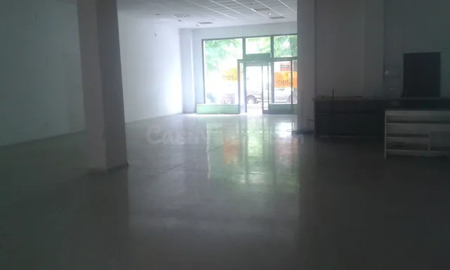 Local comercial 300m² en alquiler - Centro