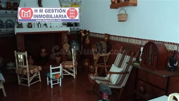 CASA REFORMADA TOTALMENTE HACE 20 AÑOS, CON COCINA AMUEBLADA - foto 2
