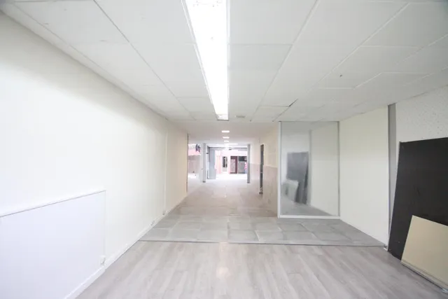 Local comercial de 108 m2 en Plaça Catalunya — 8