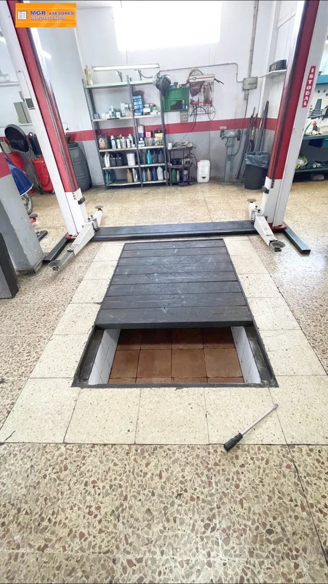 VENTA DE TALLER MECANICO O LOCAL DE 140 M2 CON PUERTA AUTOMATICA, VADO, ventilación Y LUZ NATURAL — 20