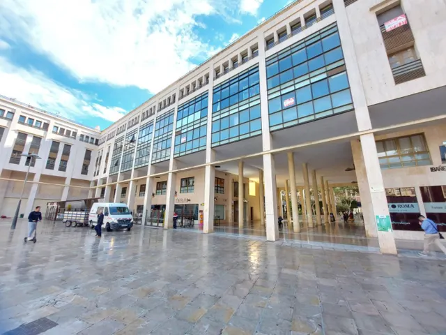 oficina en venta situada en la plaza mayor de El Ejido — 2