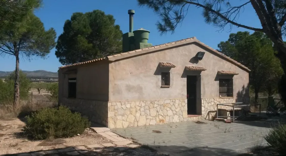 TERRENO CON CASA EN CASTALLA