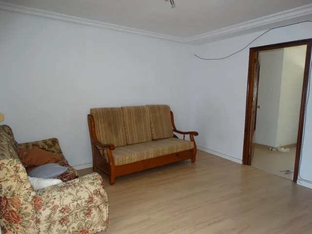 PISO EN LOS REMEDIOS / NECESITA REFORMA — 3