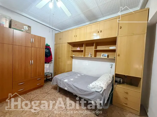 ¡En buena zona! Casa amplia y luminosa con gran terraza y balcón — 27