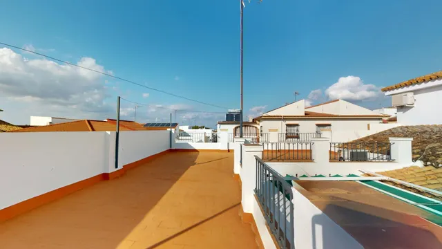 ¡¡ESPECTACULAR!! Adosada de esquina de 223 m2 con patio, terraza y garaje — 41