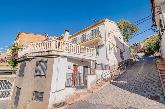 Casa con apartamento independiente en Cenes de la Vega — 50