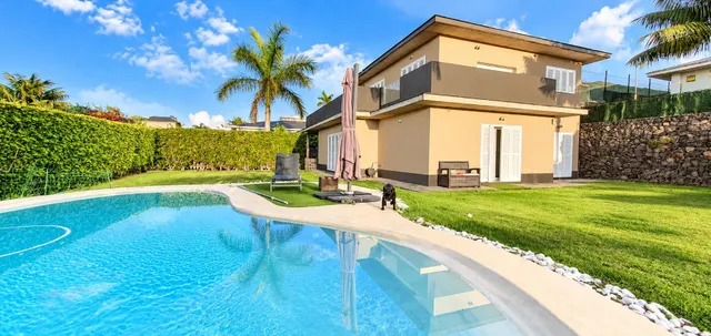 Villa independiente con gran jardín y piscina playa — 7