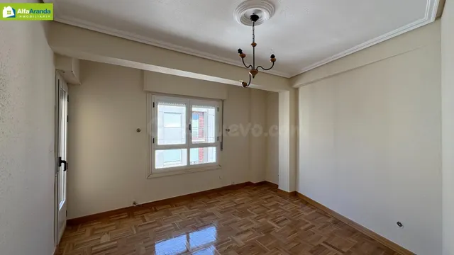PISO EN VENTA 3 DORMITORIOS Y ASCENSOR - foto 5