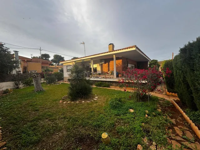 CHALET INDEPENDIENTE CON CASA DE INVITADOS EN LOS URRUTIAS –