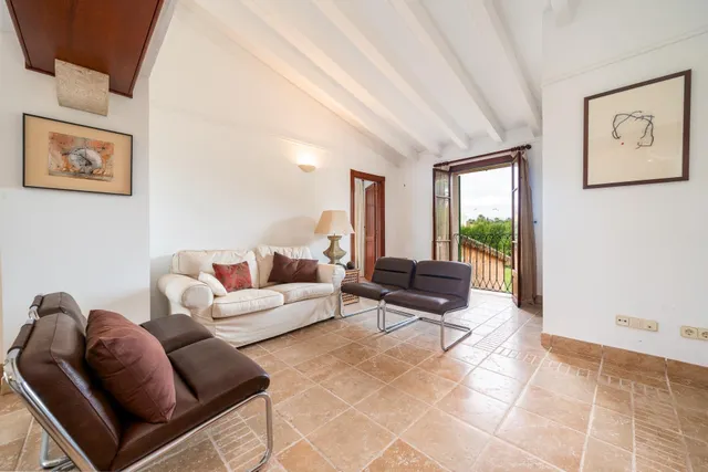 Finca mallorquina con carácter, jardín mediterráneo y vistas a la Serra de Tramuntana · Biniali — 27