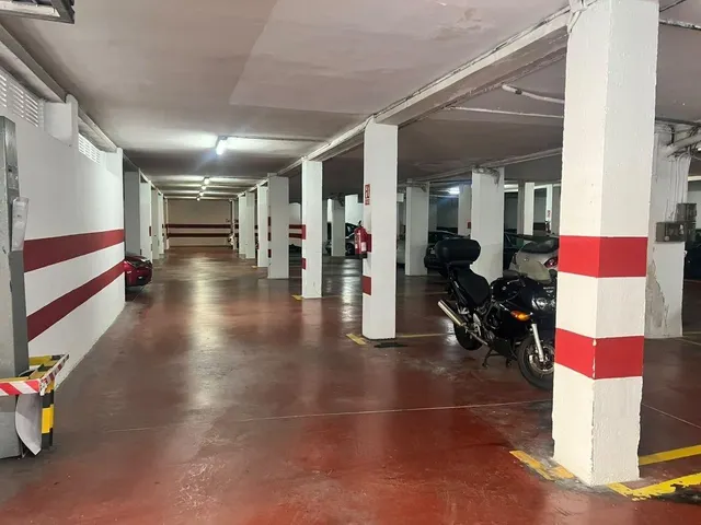 Plaza de aparcamiento en calle Florenci Vives, Tarragona — 10