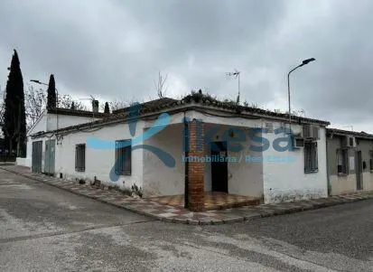 Venta de Local Comercial en Espeluy, Jaén.